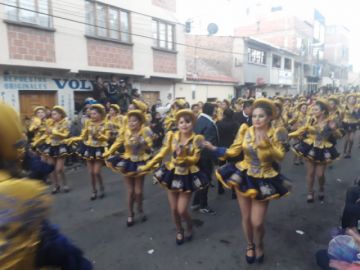 Llegan a la Cívica.