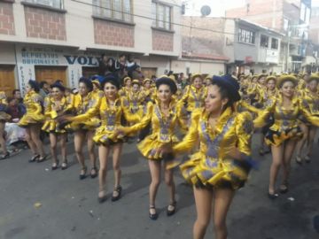 Llegan a la Cívica.