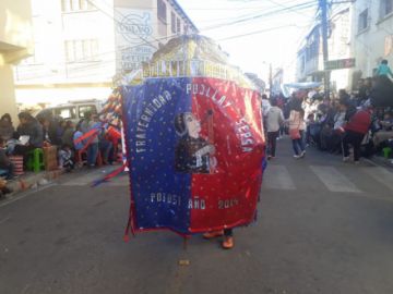 Pujllay Sepsa pasa por la Cívica.