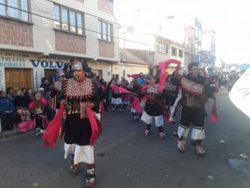 Pujllay Sepsa pasa por la Cívica.