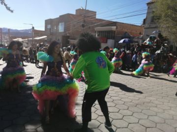Danzan en una tarde cálida.
