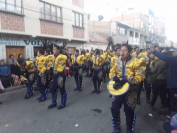 Llegan a la Cívica.
