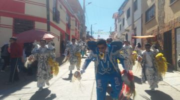 Parte la primera morenada del Servicio Departamental de Caminos