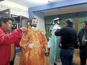 Así se cambió la ropa a los santos