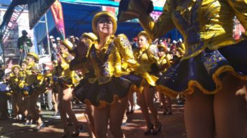 La Cerve pasa por el palco en la Sevilla