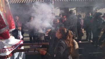 Los ciudadanos expresan su fe.