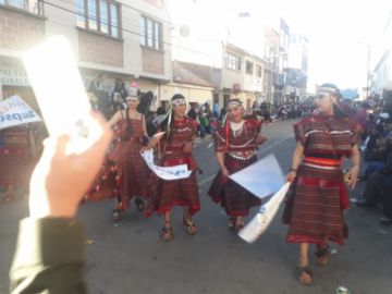 Pujllay Sepsa pasa por la Cívica.