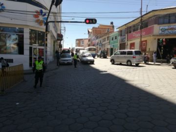 Vehículos utilizan la Chayanta para circular.