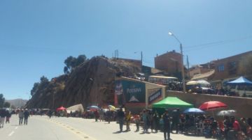 La gente colma el recorrido.
