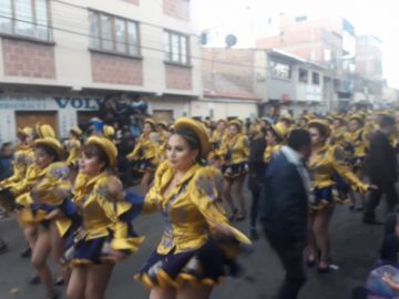 Llegan a la Cívica.