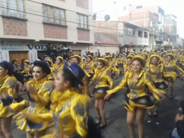 Llegan a la Cívica.