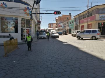 Vehículos utilizan la Chayanta para circular.