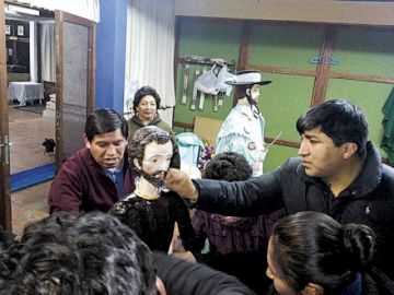 Así se cambió la ropa a los santos
