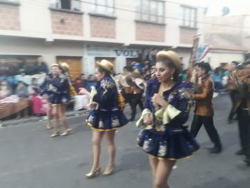 Llegan a la Cívica.