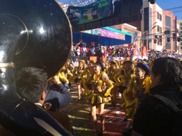 La Cerve pasa por el palco en la Sevilla