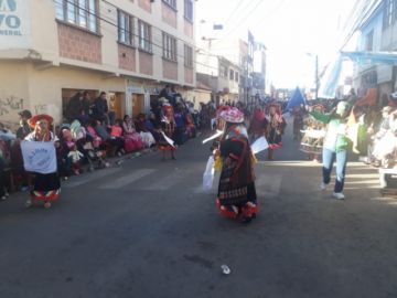 Pujllay Sepsa pasa por la Cívica.