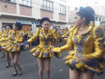 Llegan a la Cívica.