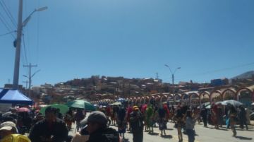 La gente colma el recorrido.