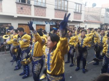Llegan a la Cívica.