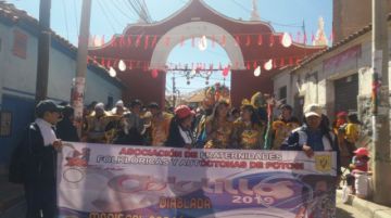 Diablada Andrés de Santa Cruz parten sin banda.