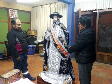 Así se cambió la ropa a los santos