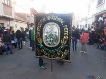 Llegan a la Cívica.