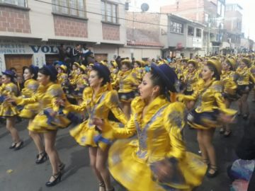 Llegan a la Cívica.