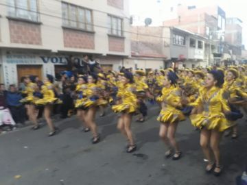 Llegan a la Cívica.