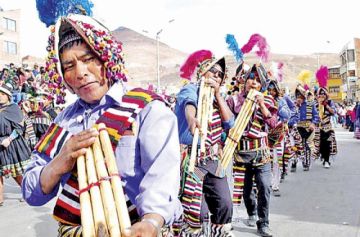 La danza precolombina del tinku, originaria de Potosí, es un ritual dedicado a la madre tierra o Pachamama.