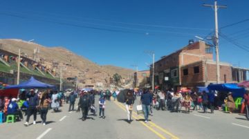 La gente colma el recorrido.