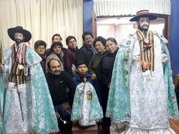 Así se cambió la ropa a los santos