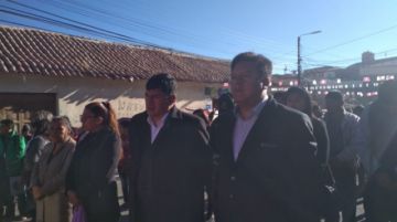 Están presentes gobernador, alcalde, presidenta del Concejo Municipal y los secretarios del área.