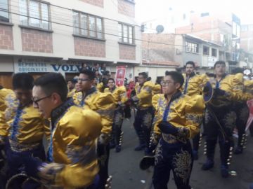 Llegan a la Cívica.
