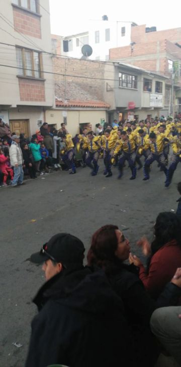 Llegan a la Cívica.