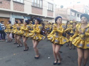 Llegan a la Cívica.