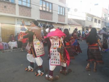 Pujllay Sepsa pasa por la Cívica.