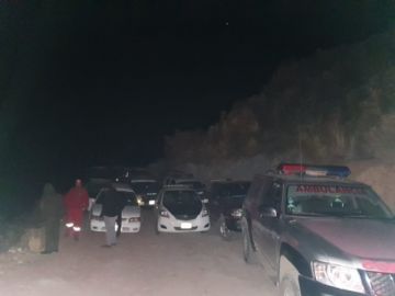 Efectivos policiales de diferentes unidades controlaron el fuego. 
