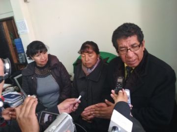 Roxana Reynaga, Flora Colque y Edwin Tejerina.