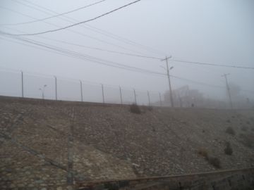 Los cerros que rodean la ciudad eran imposibles de ver.