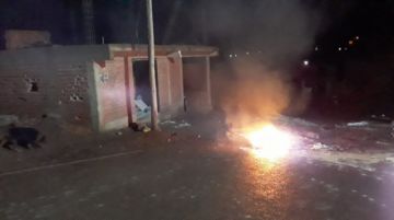 Prendieron una fogata en afueras de la casa.