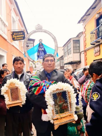 Ni la lluvia detuvo a la virgen 