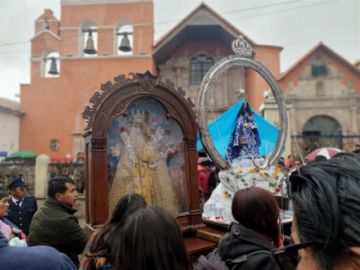 Ni la lluvia detuvo a la virgen 