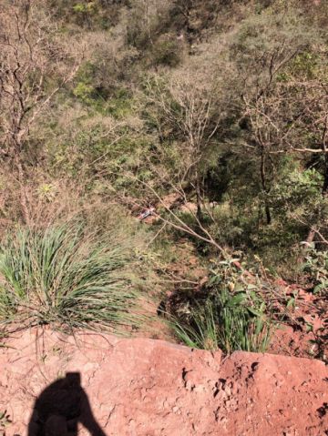 El auto 456 del. Chuquisaqueño gualberto Cruz se embarrancó en el tramo Yacuiba Tarija