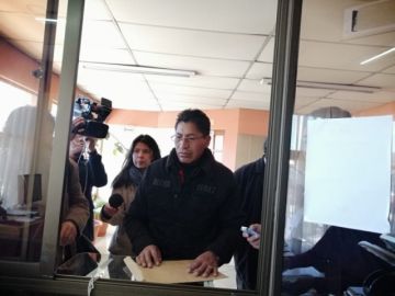 El alcalde al momento de presentar su renuncia.