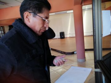 El alcalde al momento de presentar su renuncia.