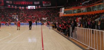 Dos minutos 36 segundo para que acabe el tercer cuarto y los trofeos no llegan