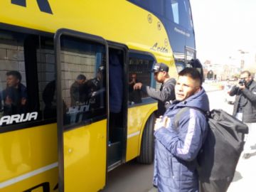 Parten a La Paz.