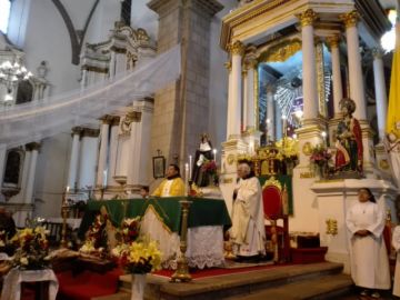 En pleno desarrollo la misa en homenaje al Señor de la Vera Cruz