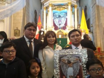 Los pasantes entregan la fiesta.