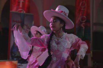 Las danzas le dan colorido a la noche.